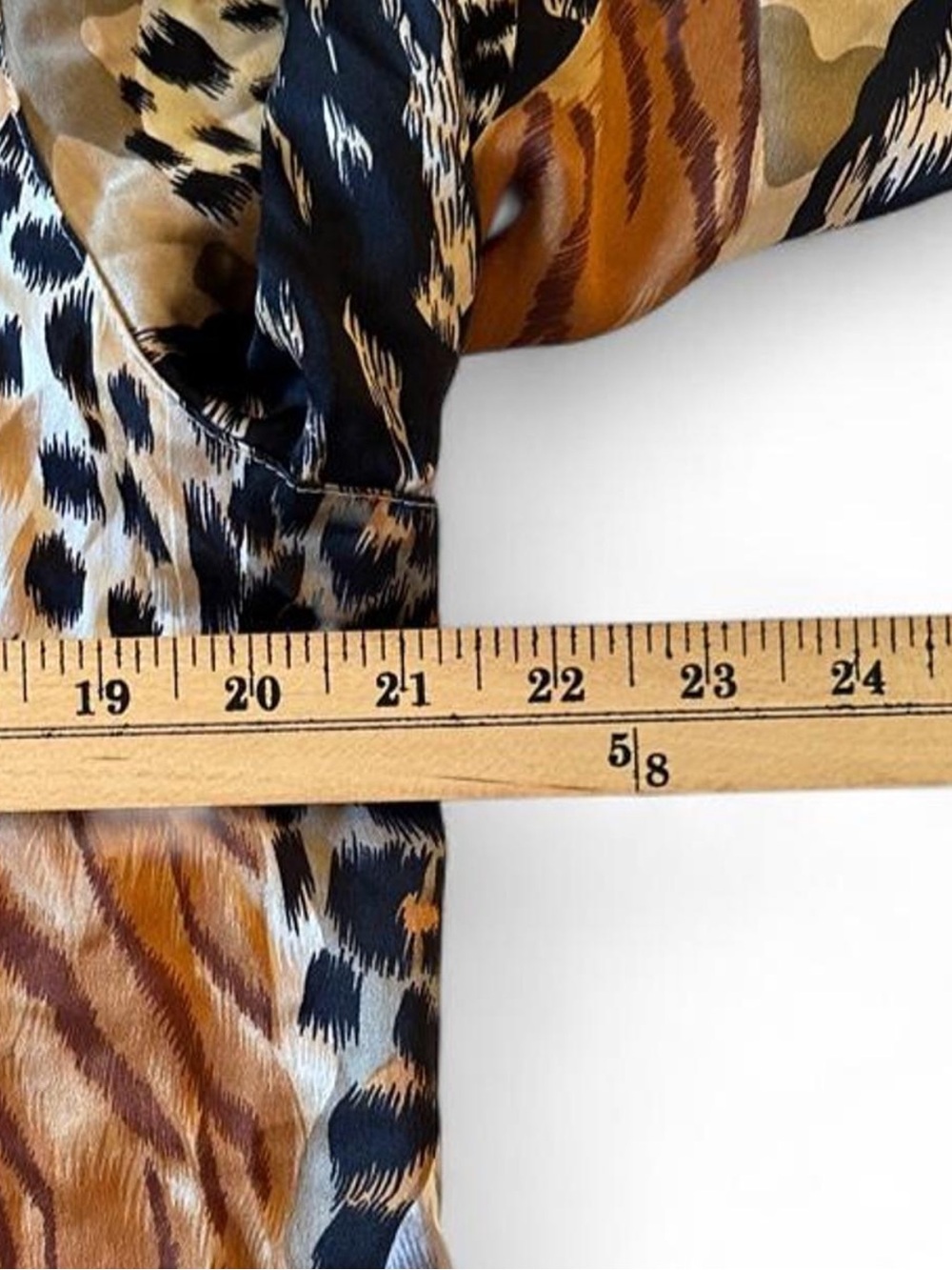 August Silk 100% Silk Animal Print Safari Button Down Blouse L Quiet Luxury - Picture 7 of 8